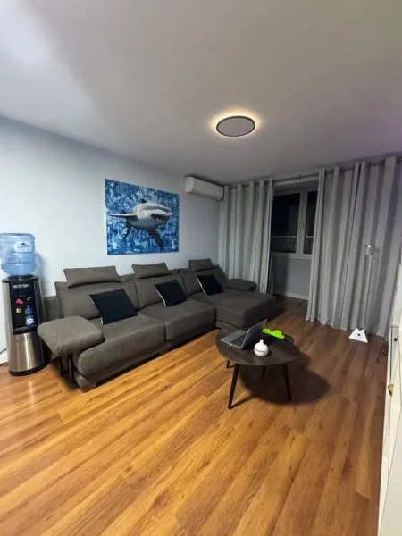 Tirane, jepet me qera apartament 2+1+Ballkon Kati 3, 95 m² 900 € (Juridiku)