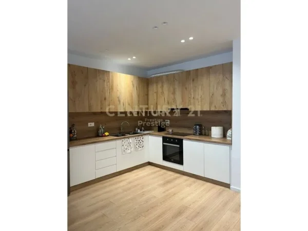 Tirane, shes apartament 2+1+Ballkon Kati 4, 125 m² 265.000 € (Liqeni i Thate,Radison)