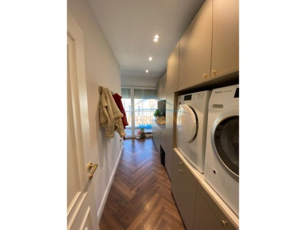 Tirane, shitet apartament 4+1 Kati 6, 257 m² 650.000 € 