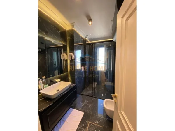 Tirane, shitet apartament 4+1 Kati 6, 257 m² 650.000 € 