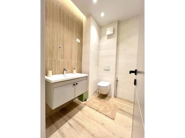 Tirane, jepet me qera apartament 1+1+Ballkon Kati 4, 68 m² 800 € (Rr. Mine Peza)