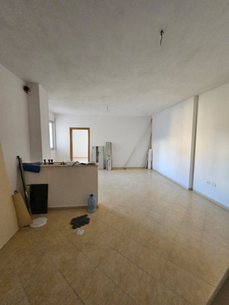 Shkembi Kavajes, shitet apartament 2+1+Aneks+Ballkon Kati 4, 105 m² 105.000 € 