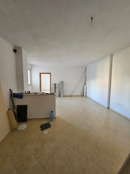 Shkembi Kavajes, shitet apartament 2+1+Aneks+Ballkon Kati 4, 105 m² 105.000 € 