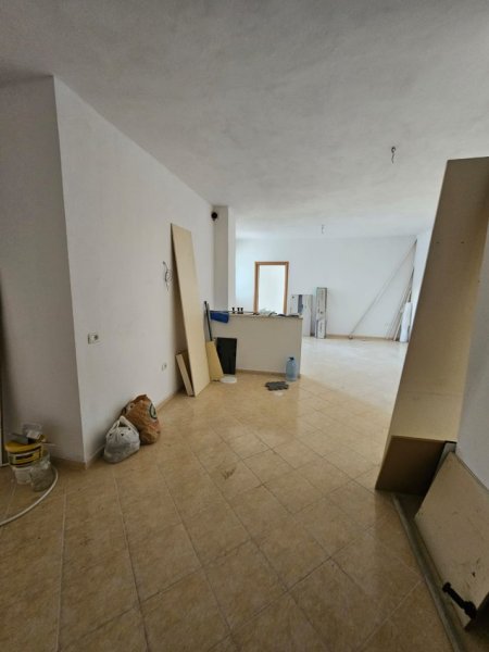 Shkembi Kavajes, shitet apartament 2+1+Aneks+Ballkon Kati 4, 105 m² 105.000 € 
