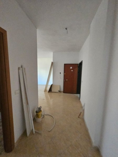 Shkembi Kavajes, shitet apartament 2+1+Aneks+Ballkon Kati 4, 105 m² 105.000 € 