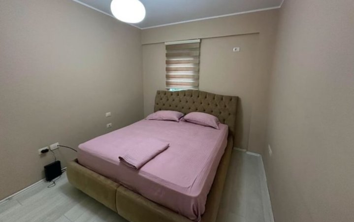 Tirane, jepet me qera apartament 3+1+Ballkon Kati 4, 189 m² 1.400 € (KOMPLEKSI FZ)