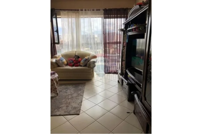 Tirane, jepet me qera apartament 2+1 Kati 3 cmimi, 500 €