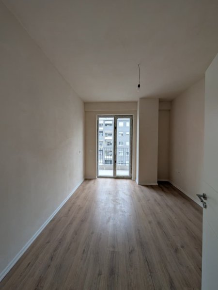Tirane, shes apartament 3+1+Ballkon Kati 4, 124 m² 373.800 € (Komuna e Parisit)