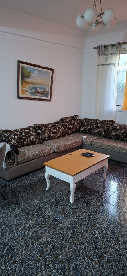 Tirane, ndarje qeraje 2+1+Aneks+Ballkon Kati 1, 90 m² 150 € (Xhamllik)