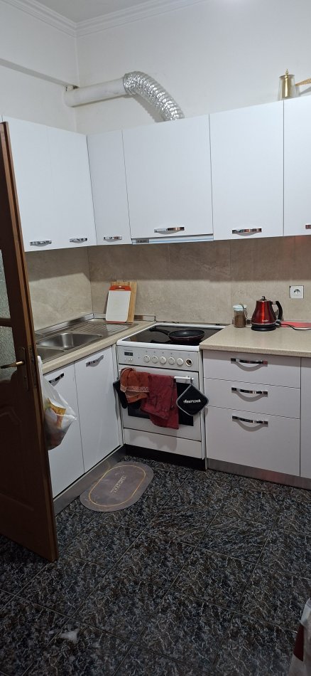Tirane, ndarje qeraje 2+1+Aneks+Ballkon Kati 1, 90 m² 150 € (Xhamllik)