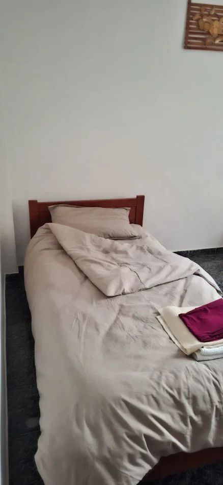 Tirane, ndarje qeraje 2+1+Aneks+Ballkon Kati 1, 90 m² 150 € (Xhamllik)