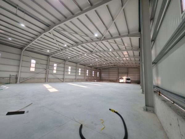 Tirane, jepet me qera ambjent biznesi Kati 0, 1.200 m² 4.500 € (MEGATEK)