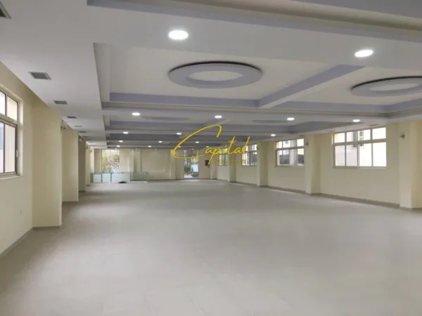 Tirane, jepet me qera ambjent biznesi Kati 2, 1.300 m² 6.500 € (BULEVARDI I RI)