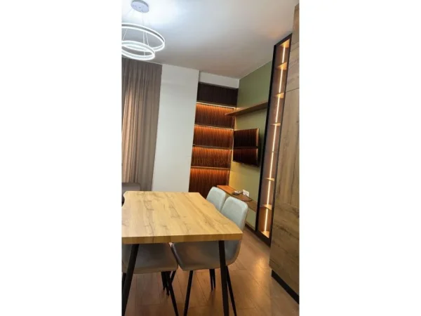 Tirane, jepet me qera apartament 1+1 Kati 2, 54 m² 750 € (Komuna e Parisit , Prane Kika 2)