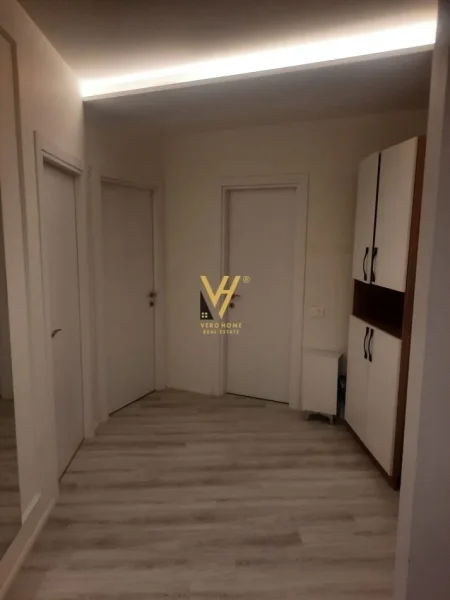 Tirane, jepet me qera apartament 2+1+Ballkon Kati 3, 123 m² 750 € (RRUGA E DIBRES, ARLIS)