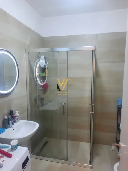 Tirane, jepet me qera apartament 2+1+Ballkon Kati 3, 123 m² 750 € (RRUGA E DIBRES, ARLIS)