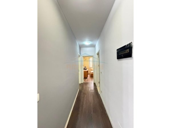 Tirane, jepet me qera apartament 2+1+2 Kati 2, 100 m² 700 € (KODRA E DIELLIT 1)