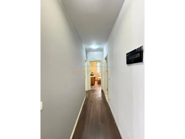 Tirane, jepet me qera apartament 2+1+2 Kati 2, 100 m² 700 € (KODRA E DIELLIT 1)
