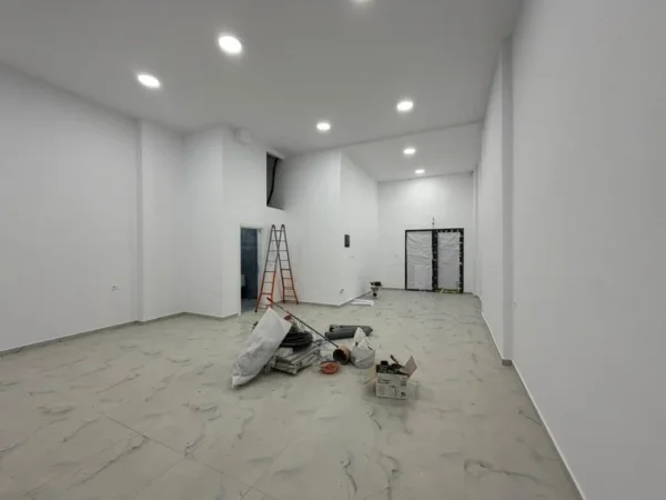 Tirane, jepet me qera ambjent biznesi Kati 0, 68 m² 1.000 € (Unaza e Re, Tiranë)