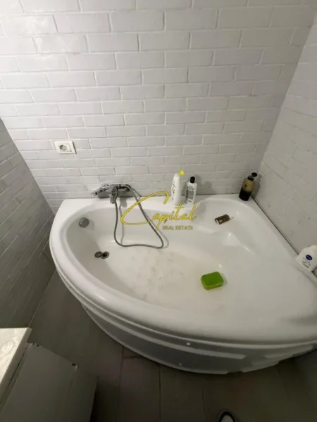 Tirane, jepet me qera apartament 2+1 Kati 1, 110 m² 600 € (RRUGA BILL KLINTON)