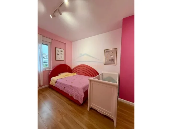 Tirane, shitet apartament 2+1+2 Kati 3, 106 m² 310.000 € (Rruga e Barrikadave)