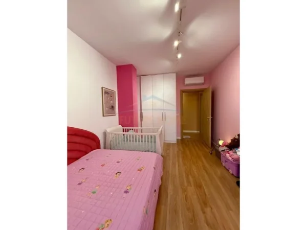 Tirane, shitet apartament 2+1+2 Kati 3, 106 m² 310.000 € (Rruga e Barrikadave)