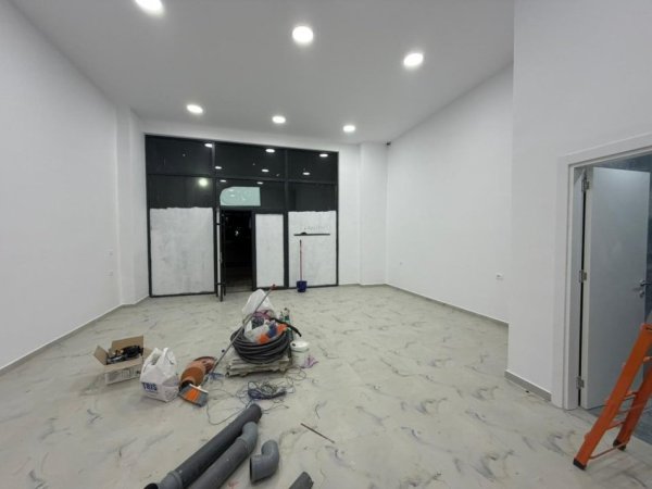 Tirane, jepet me qera ambjent biznesi Kati 0, 68 m² 1.000 € (Unaza e Re, Tiranë)