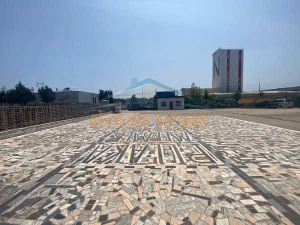 Tirane, jepet me qera magazine Kati 0, 2.300 m² 5.000 € (Vore)