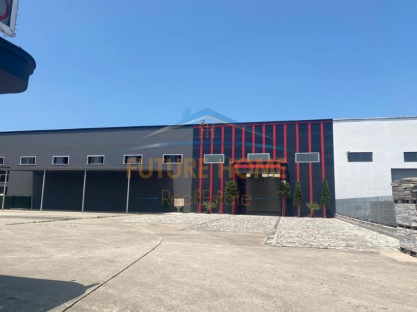 Tirane, jepet me qera magazine Kati 0, 2.300 m² 5.000 € (Vore)
