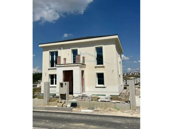 Tirane, shitet Vile 2 Katshe Kati 0, 496 m² 1.000.000 € (Rolling Hill , Prane Liqenit te Farkes)