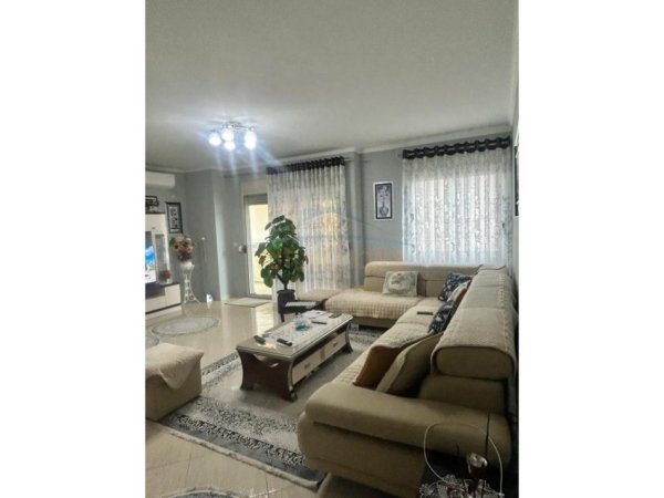 Tirane, shitet apartament 2+1+Post Parkimi Kati 3, 177 m² 212.000 € (Fresk , Rruga e Thesarit)