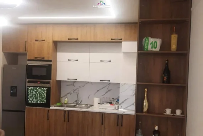 Tirane, jepet me qera apartament 2+1+Ballkon Kati 3, 123 m² 750 € (Farmacia 10)