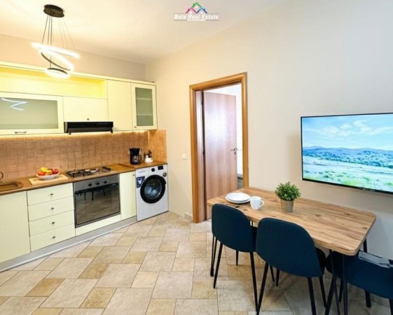 Tirane, jepet me qera apartament 1+1 Kati 15, 50 m² 550 € (Qender)