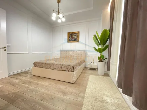 Tirane, jepet me qera apartament 2+1+Ballkon Kati 8, 120 m² 2.100 € (prane Air Albania,Tirane.)