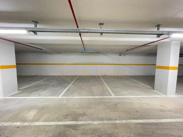 Tirane, jepet me qera apartament 2+1+Ballkon Kati 8, 120 m² 2.100 € (prane Air Albania,Tirane.)