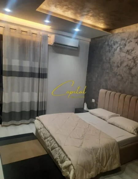 Tirane, jepet me qera apartament 2+1 Kati 3, 125 m² 750 € (RRUGA E DIBRES)