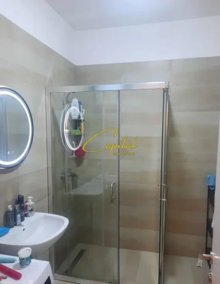 Tirane, jepet me qera apartament 2+1 Kati 3, 125 m² 750 € (RRUGA E DIBRES)