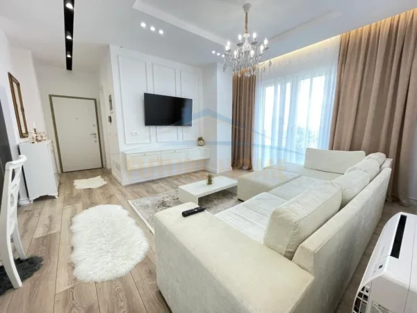 Tirane, jepet me qera apartament 2+1+Ballkon Kati 8, 120 m² 2.100 € (prane Air Albania,Tirane.)