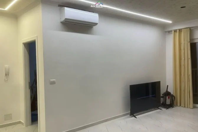 Tirane, jepet me qera apartament 1+1+Ballkon Kati 1, 70 m² 700 € (Zogu i zi)