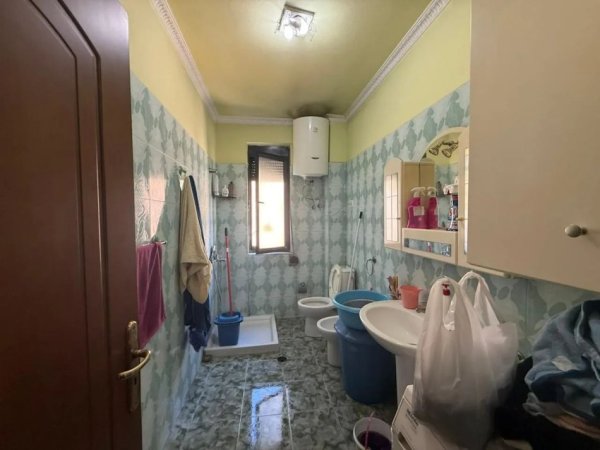 Tirane, shitet apartament 2+1 Kati 3, 105 m² 250.000 € (ZOGU I ZI)