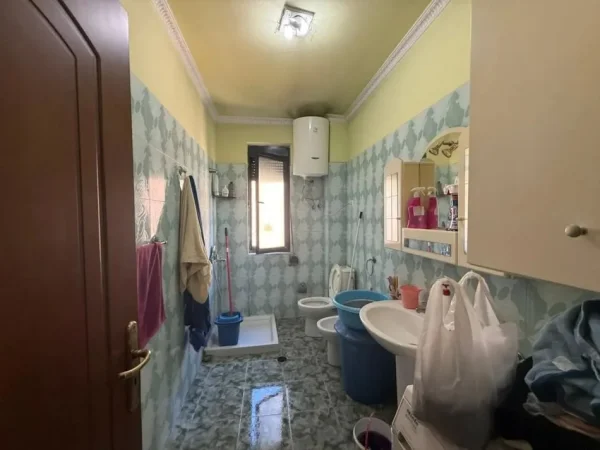 Tirane, shitet apartament 2+1 Kati 3, 105 m² 250.000 € (ZOGU I ZI)