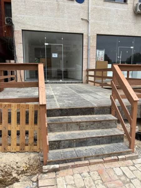 Tirane, jepet me qera ambjent biznesi , 35 m² 350 € (yzberisht)