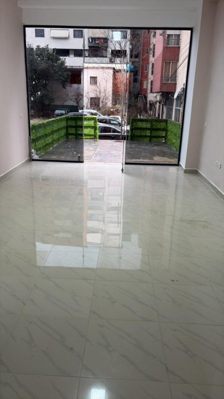 Tirane, jepet me qera ambjent biznesi , 35 m² 350 € (yzberisht)