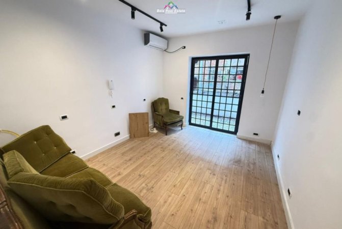 Tirane, jepet me qera zyre Kati 1, 109 m² 1.000 € (Rruga e Durresit)