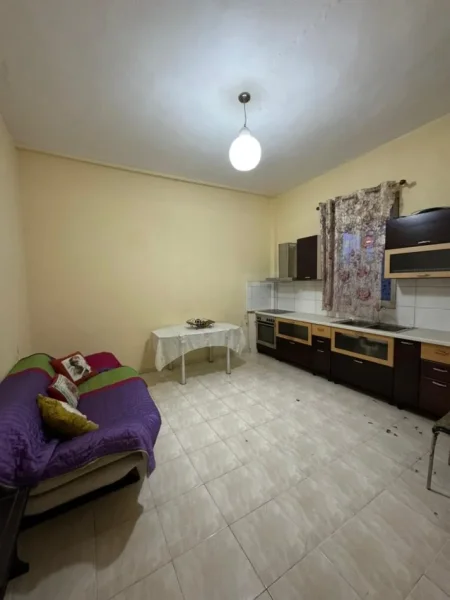 Tirane, jepet me qera 1+1 , 80 m² 400 € (bulevardi i ri)