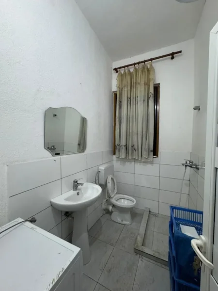 Tirane, jepet me qera 1+1 , 80 m² 400 € (bulevardi i ri)