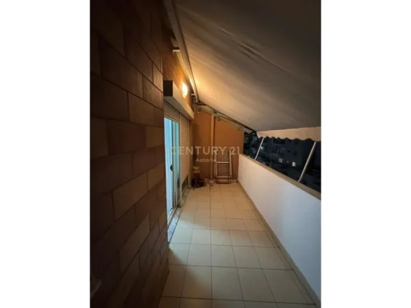 Tirane, jepet me qera apartament 1+1+Ballkon Kati 8, 65 m² 450 € (Astir)