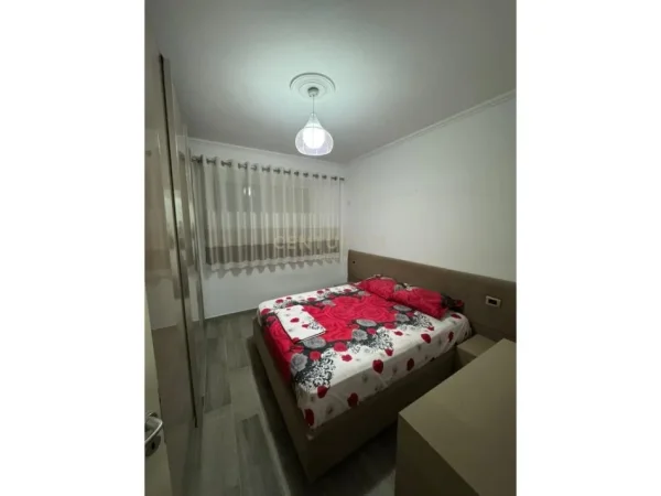 Tirane, jepet me qera apartament 1+1+Ballkon Kati 8, 65 m² 450 € (Astir)