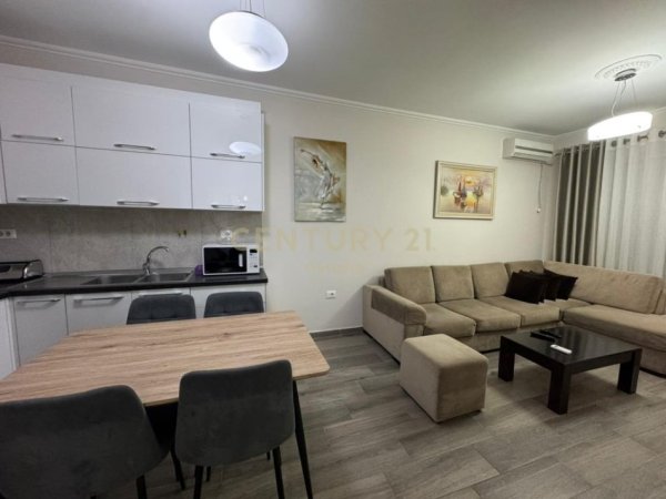 Tirane, jepet me qera apartament 1+1+Ballkon Kati 8, 65 m² 450 € (Astir)