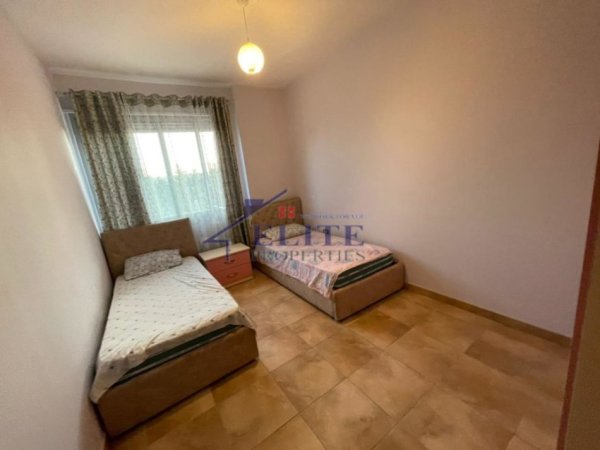 Tirane, jepet me qera apartament 2+1+Ballkon Kati 2, 104 m² 420 € (Kthesa e Kamzes)